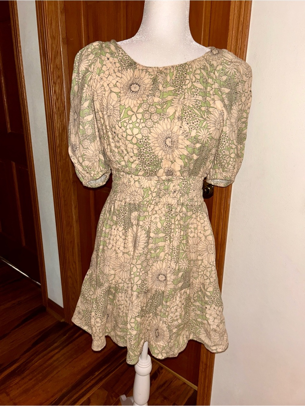 Floral Puff Sleeve Mini Dress in Cream and Sage With Cutout in Back